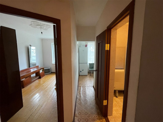 Продам трехкомнатную (3-комн.) квартиру, Головко ул, 93, Нальчик г