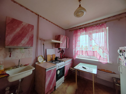 Продам трехкомнатную (3-комн.) квартиру, Максарева ул, 13, Нижний Тагил г