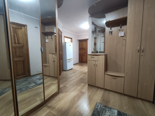 Продам трехкомнатную (3-комн.) квартиру, Воинов-интернационалистов ул, 26, Йошкар-Ола г