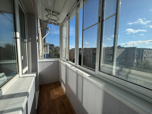 Продам двухкомнатную (2-комн.) квартиру, Первостроителей пр-кт, 37, Комсомольск-на-Амуре г