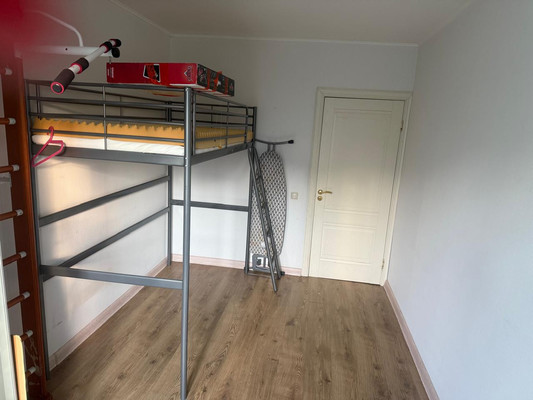 Продам трехкомнатную (3-комн.) квартиру, Голубинская ул, 15/10, Москва г