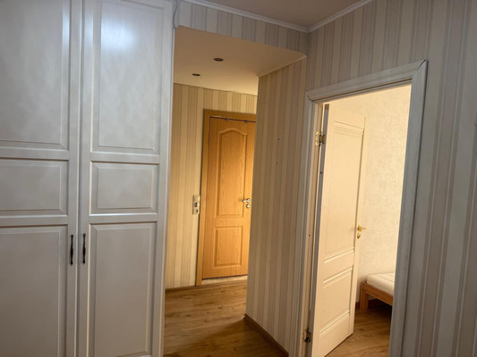 Продам трехкомнатную (3-комн.) квартиру, Голубинская ул, 15/10, Москва г