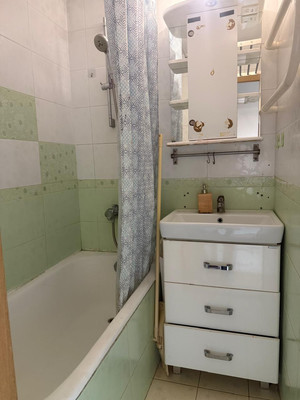 Продам трехкомнатную (3-комн.) квартиру, Голубинская ул, 15/10, Москва г