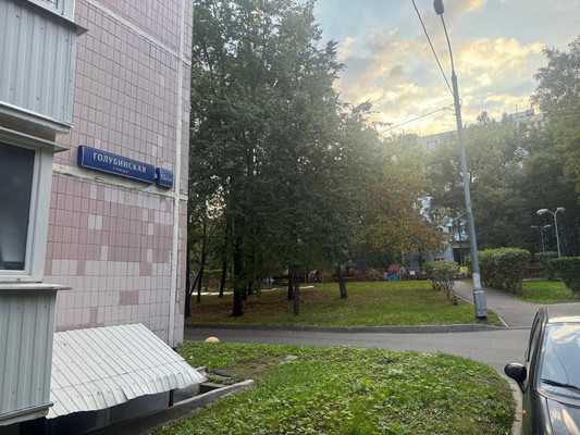 Продам трехкомнатную (3-комн.) квартиру, Голубинская ул, 15/10, Москва г