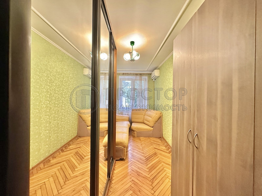 Продам трехкомнатную (3-комн.) квартиру, Комсомольский пр-кт, 19, Москва г