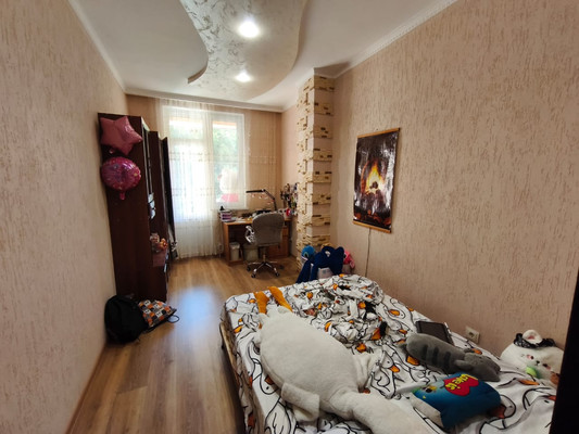 Продам трехкомнатную (3-комн.) квартиру, Калараша ул, 54Д, Туапсе г