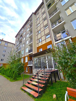 Продам трехкомнатную (3-комн.) квартиру, Цветочная ул, 1, Светлогорск г