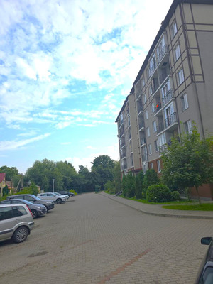 Продам трехкомнатную (3-комн.) квартиру, Цветочная ул, 1, Светлогорск г