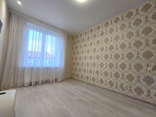 Продам трехкомнатную (3-комн.) квартиру, Цветочная ул, 1, Светлогорск г