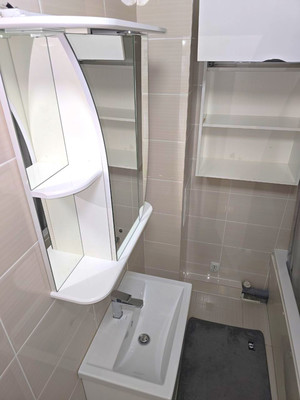 Продам трехкомнатную (3-комн.) квартиру, Цветочная ул, 1, Светлогорск г
