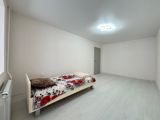 Продам трехкомнатную (3-комн.) квартиру, Ватутина ул, 31, Нальчик г