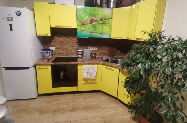 Продам двухкомнатную (2-комн.) квартиру, Школьная (Западный мкр.) ул, 1, Октябрьский рп