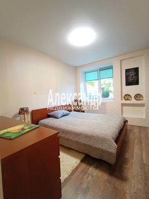 Продам трехкомнатную (3-комн.) квартиру, Ленина пр-кт, 9, Выборг г