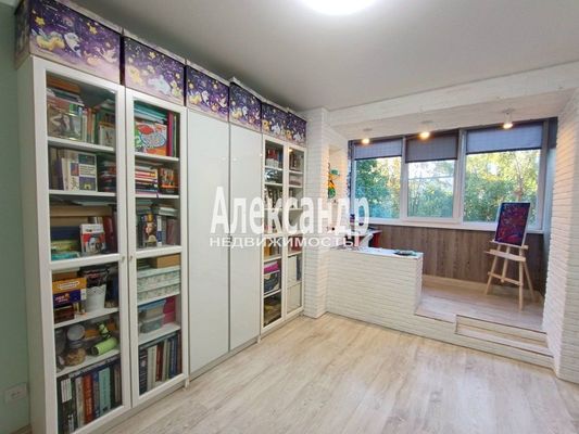Продам трехкомнатную (3-комн.) квартиру, Ленина пр-кт, 9, Выборг г