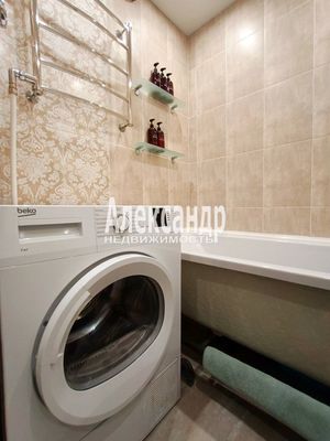 Продам трехкомнатную (3-комн.) квартиру, Ленина пр-кт, 9, Выборг г