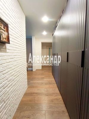 Продам трехкомнатную (3-комн.) квартиру, Ленина пр-кт, 9, Выборг г