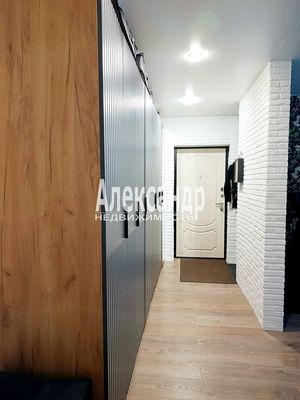 Продам трехкомнатную (3-комн.) квартиру, Ленина пр-кт, 9, Выборг г