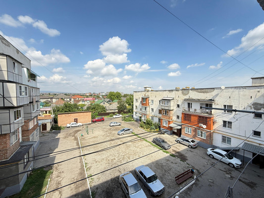 Продам трехкомнатную (3-комн.) квартиру, Лазо ул, 61, Нальчик г