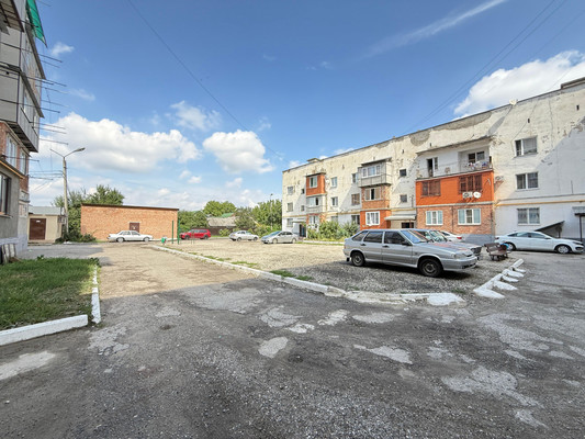 Продам трехкомнатную (3-комн.) квартиру, Лазо ул, 61, Нальчик г