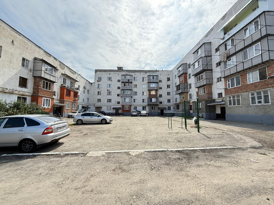 Продам трехкомнатную (3-комн.) квартиру, Лазо ул, 61, Нальчик г