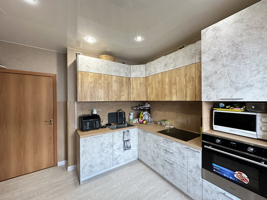 Продам трехкомнатную (3-комн.) квартиру, Юнтоловский пр-кт, 49к5, Санкт-Петербург г