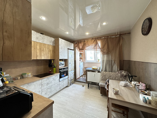 Продам трехкомнатную (3-комн.) квартиру, Юнтоловский пр-кт, 49к5, Санкт-Петербург г