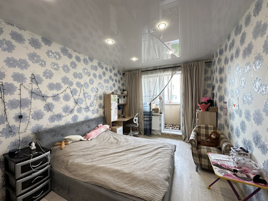 Продам трехкомнатную (3-комн.) квартиру, Юнтоловский пр-кт, 49к5, Санкт-Петербург г