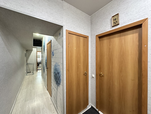 Продам трехкомнатную (3-комн.) квартиру, Юнтоловский пр-кт, 49к5, Санкт-Петербург г