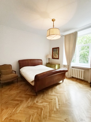 Продам трехкомнатную (3-комн.) квартиру, Большая Полянка ул, 1/3, Москва г