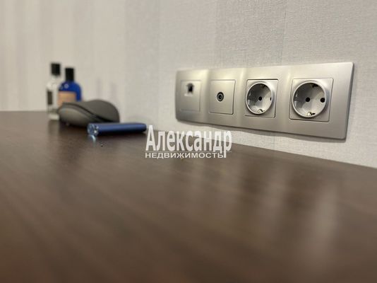 Продам однокомнатную (1-комн.) квартиру, Воронцовский б-р, 19к1, Мурино п