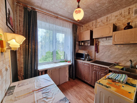 Продам двухкомнатную (2-комн.) квартиру, М.Горького ул, 4, Медвежьегорск г