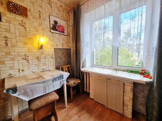 Продам двухкомнатную (2-комн.) квартиру, М.Горького ул, 4, Медвежьегорск г