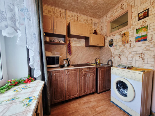 Продам двухкомнатную (2-комн.) квартиру, М.Горького ул, 4, Медвежьегорск г