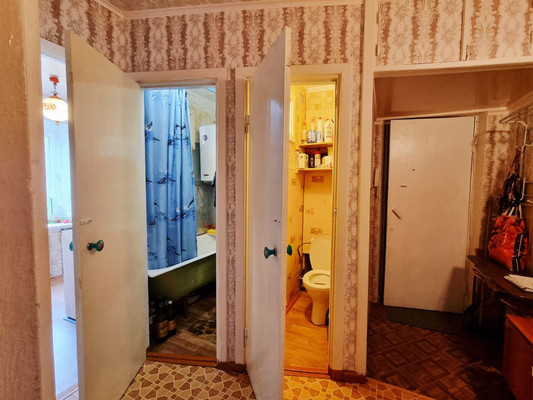 Продам двухкомнатную (2-комн.) квартиру, М.Горького ул, 4, Медвежьегорск г