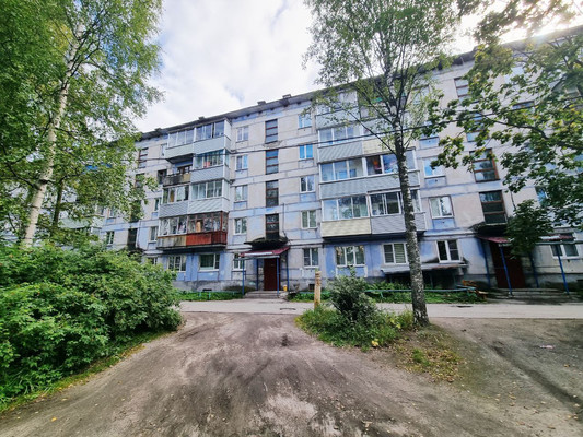 Продам двухкомнатную (2-комн.) квартиру, М.Горького ул, 4, Медвежьегорск г