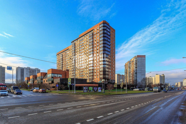 Продам трехкомнатную (3-комн.) квартиру, Никулинская ул, 5к2, Москва г