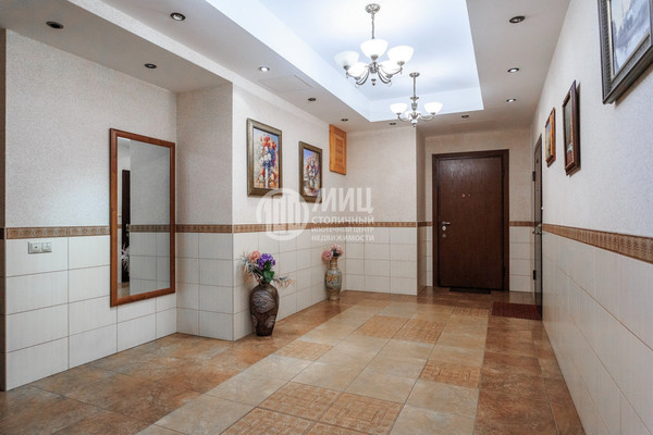 Продам трехкомнатную (3-комн.) квартиру, Никулинская ул, 5к2, Москва г