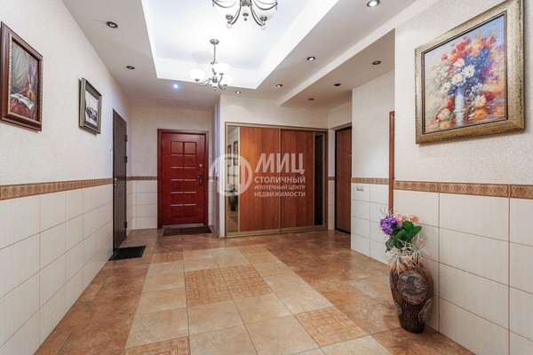 Продам трехкомнатную (3-комн.) квартиру, Никулинская ул, 5к2, Москва г