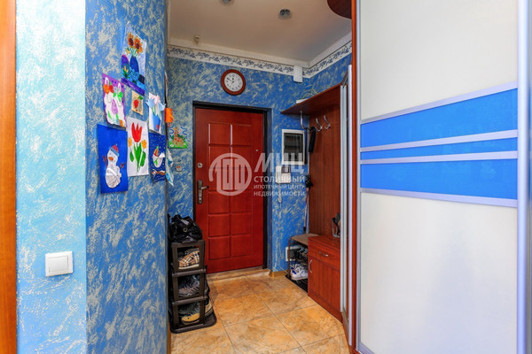 Продам трехкомнатную (3-комн.) квартиру, Никулинская ул, 5к2, Москва г