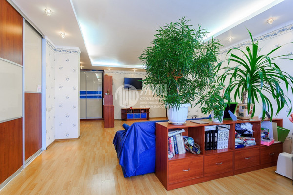 Продам трехкомнатную (3-комн.) квартиру, Никулинская ул, 5к2, Москва г