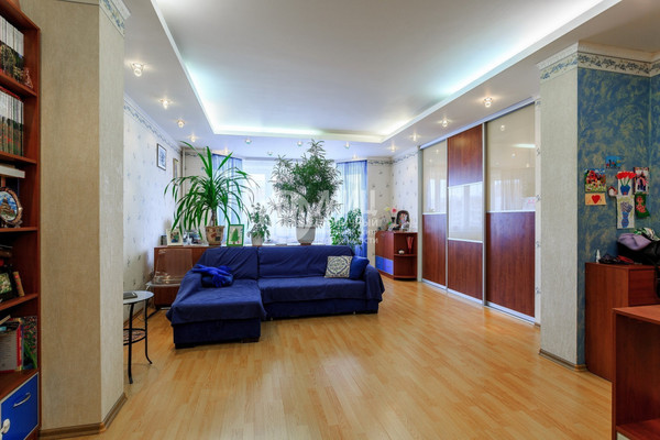 Продам трехкомнатную (3-комн.) квартиру, Никулинская ул, 5к2, Москва г