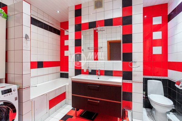 Продам трехкомнатную (3-комн.) квартиру, Никулинская ул, 5к2, Москва г
