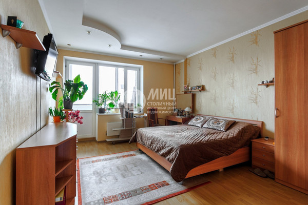 Продам трехкомнатную (3-комн.) квартиру, Никулинская ул, 5к2, Москва г