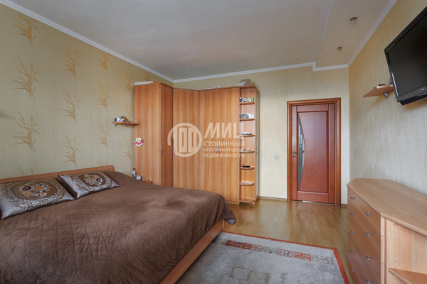 Продам трехкомнатную (3-комн.) квартиру, Никулинская ул, 5к2, Москва г