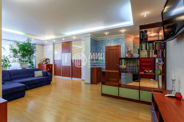 Продам трехкомнатную (3-комн.) квартиру, Никулинская ул, 5к2, Москва г