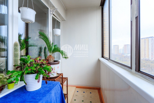 Продам трехкомнатную (3-комн.) квартиру, Никулинская ул, 5к2, Москва г