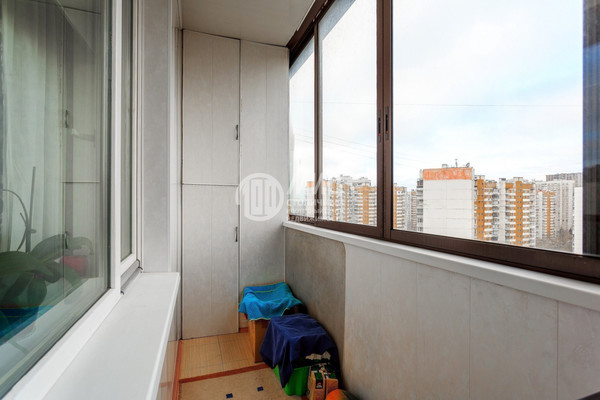 Продам трехкомнатную (3-комн.) квартиру, Никулинская ул, 5к2, Москва г