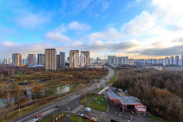 Продам трехкомнатную (3-комн.) квартиру, Никулинская ул, 5к2, Москва г