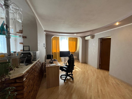 Продам трехкомнатную (3-комн.) квартиру, Ленина ул, 107, Белореченск г