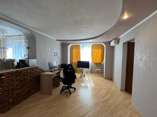 Продам трехкомнатную (3-комн.) квартиру, Ленина ул, 107, Белореченск г